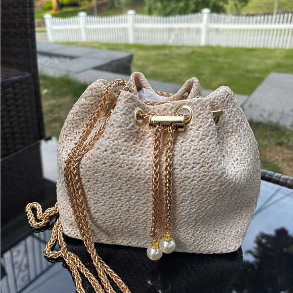 Elegant Cream Woven Bag with Gold Chain - Picture 6 of 7